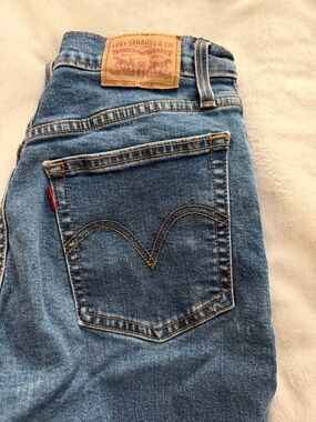 Levi's Men's Medium Blue Straight-Leg Jeans with Leather Patch